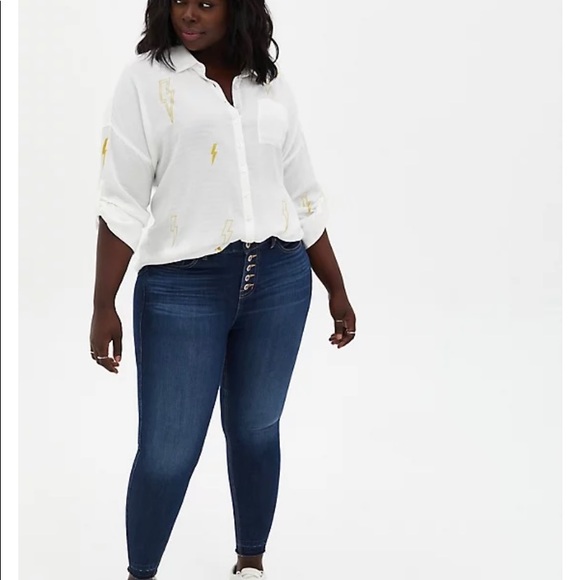 Torrid-DROP SHOULDER BUTTON-FRONT TOP - LIGHTNING WHITE - Picture 3 of 14
